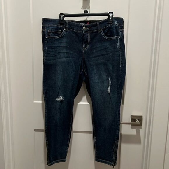 Torrid Ankle Skinny Jeans, Mid-Rise, Lightly Distressed, Dark Wash - Picture 1 of 11